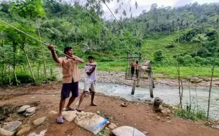 Jembatan Jabak Putus Diterjang Banjir, 700 Warga Ponorogo Andalkan Kereta Gantung Darurat