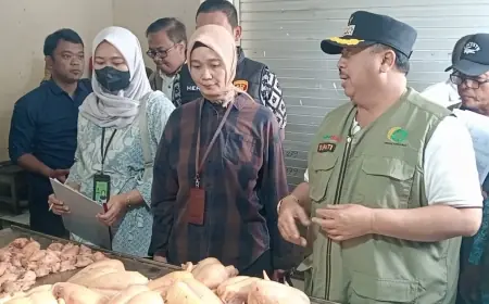 Harga Daging Ayam Merangkak Naik Jelang Ramadan di Pasar Tradisional Jombang