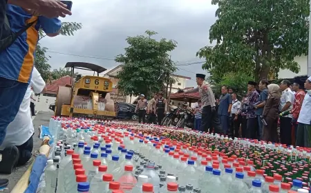 Jaga Kekhusyukan Ramadan, Polres Jombang Musnahkan 7.310 Botol Miras
