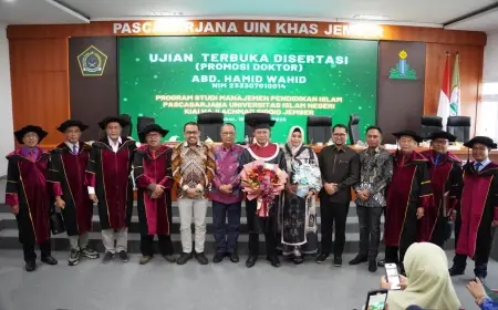 Inspiratif, Bupati Bondowoso Sabet Gelar Doktor di Tengah Padatnya Tugas Daerah