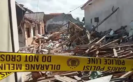 Tim Gegana Sterilisasi TKP Ledakan Petasan di Situbondo