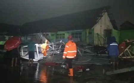 Puting Beliung Terjang  Peterongan Jombang, Musala Ambruk dan Puluhan Rumah Rusak