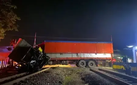 Jalur Kereta Api Saradan-Bagor Kembali Normal Pascaevakuasi Truk
