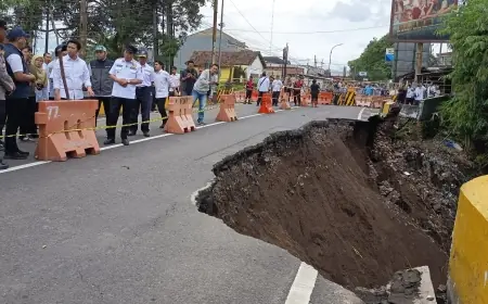 Emil Dardak Pastikan Percepatan Pembangunan Ulang Jembatan Sentong Bondowoso