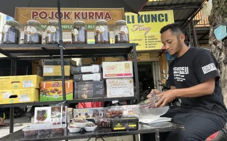 Berkah Ramadan, Lapak Kurma Musiman di Blitar Diserbu Pembeli
