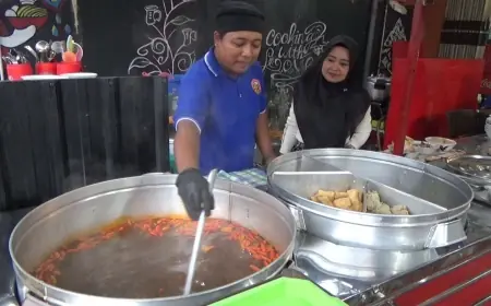Berkah Ramadan, Bakso Balungan di Jember Diserbu Pengunjung, Omzet Meningkat Tajam