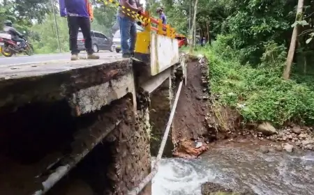 Sempat Longsor, Jembatan Kauman Penghubung Bondowoso-Jember Masih Aman Dilalui