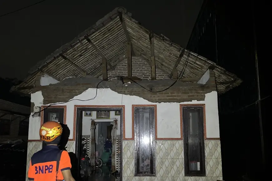 Cuaca Ekstrem Terjang Mojokerto, Puluhan Rumah Rusak Disapu Angin