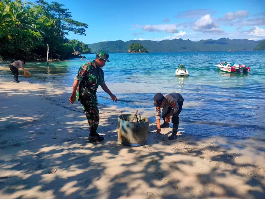 Tindaklanjuti Instruksi Presiden, Polisi dan TNI Korve di Pantai Mutiara Trenggalek