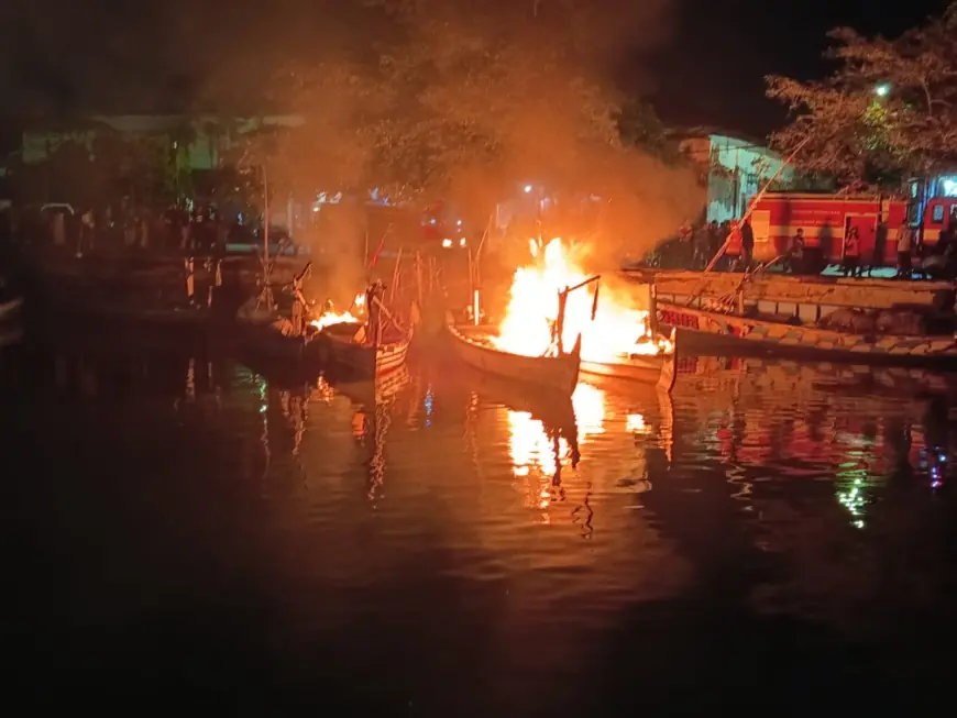 Nelayan Rebutan Wilayah di Pasuruan, Sejumlah Perahu Dibakar
