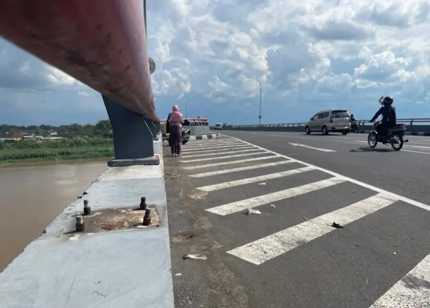 Baut dan Penyangga Besi Jembatan Ploso Jombang Hilang Dicuri, Keselamatan Warga Terancam
