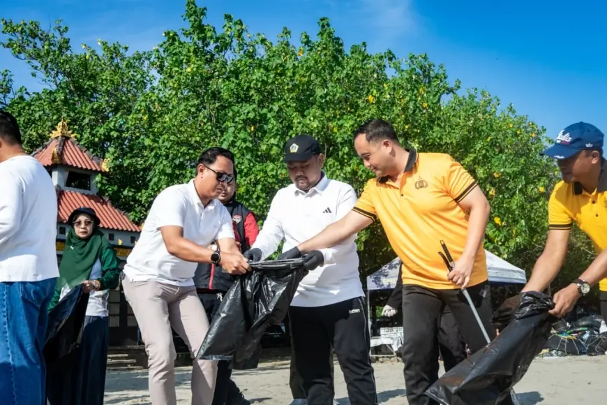 Semangat Baru di Pesisir Dalegan Gresik: Bersih-Bersih untuk Indonesia Asri