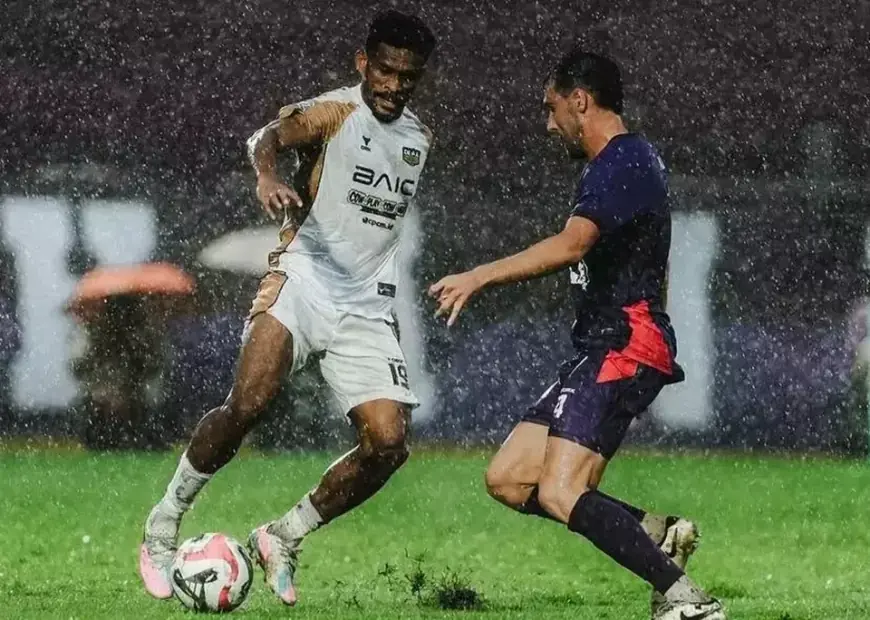 Hujan Deras Guyur Stadion Brawijaya, Laga Persik vs Dewa United Ditunda