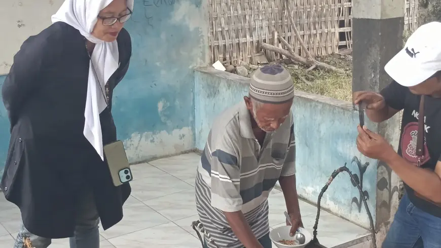 Lansia Penjual Bakso di Lengkong Nganjuk yang Bertahun-tahun Tak Tersentuh Bansos