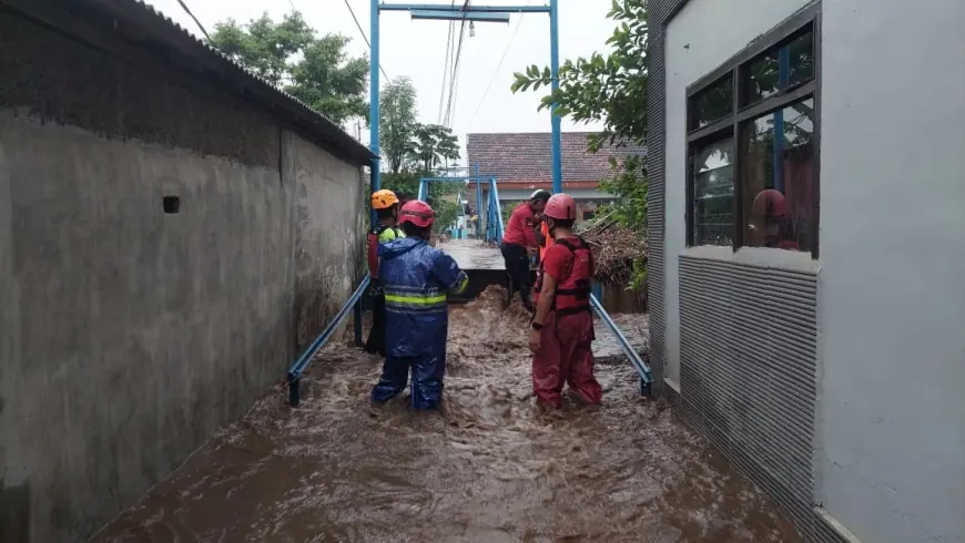 Banjir Kiriman Terjang Dringu dan Tongas, Warga Probolinggo Sigap Antisipasi Luapan Sungai