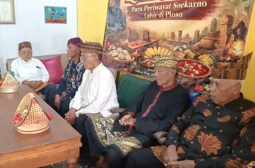 Warga Ploso Gelar Ziarah Tokoh Periwayat Sejarah Kelahiran Bung Karno di Jombang