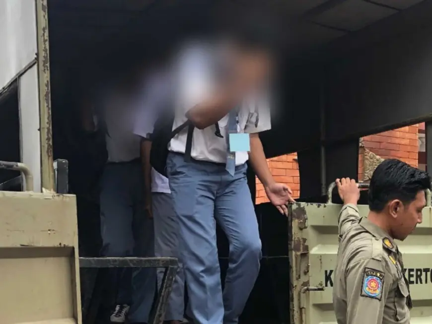 Gaya Elit Nyali Sulit, Belasan Pelajar di Mojokerto Tak Berkutik Saat Terjaring Razia