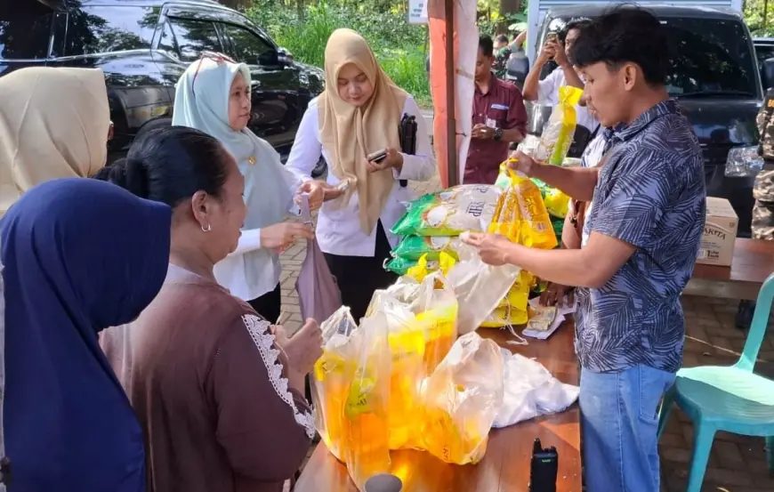 Bulog dan PWI Bondowoso Gelar Pasar Murah di Hari Pers Nasional, Minyak Goreng Jadi Rebutan Warga