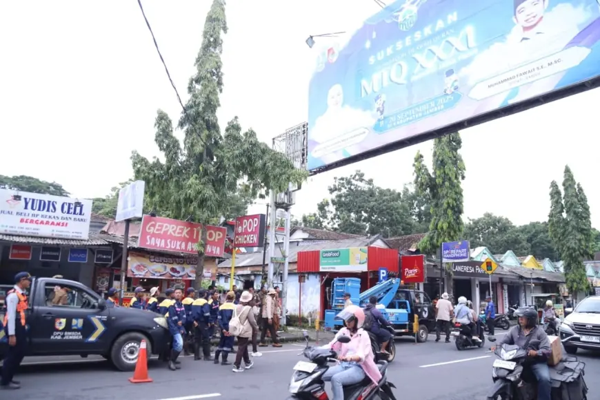 Pemkab Jember Babat Habis Reklame Bodong