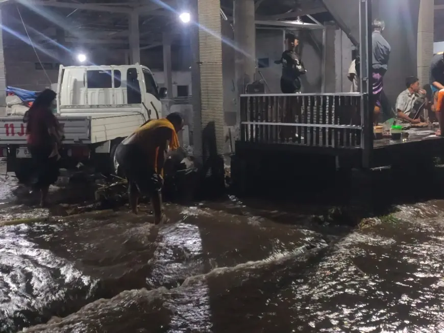 Hujan Deras Guyur Jambesari Bondowoso, Belasan Rumah Tergenang dan Seekor Sapi Dievakuasi