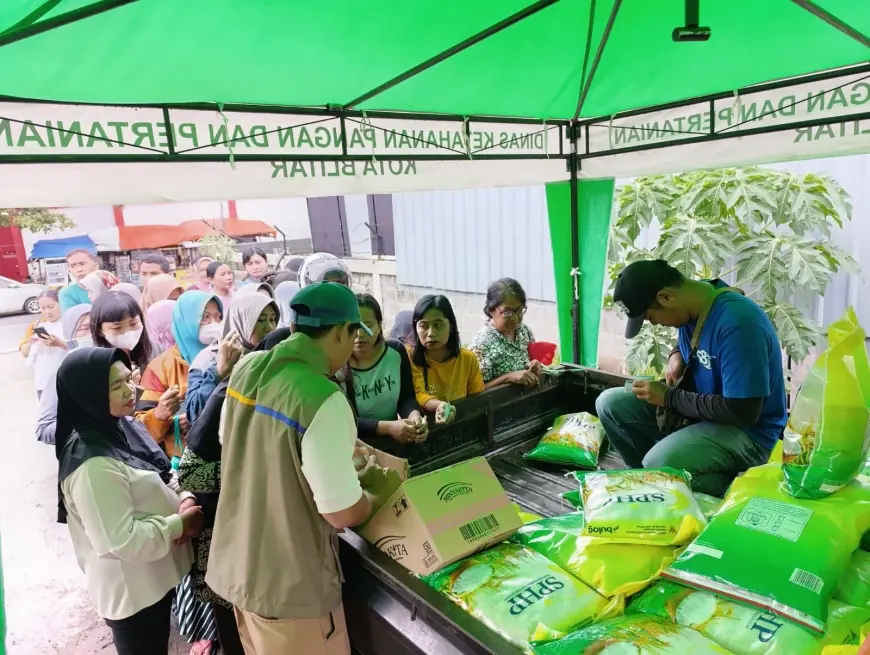 Jelang Imlek dan Ramadan, Gerakan Pangan Murah Digelar di Kota Blitar, Warga Antre Panjang