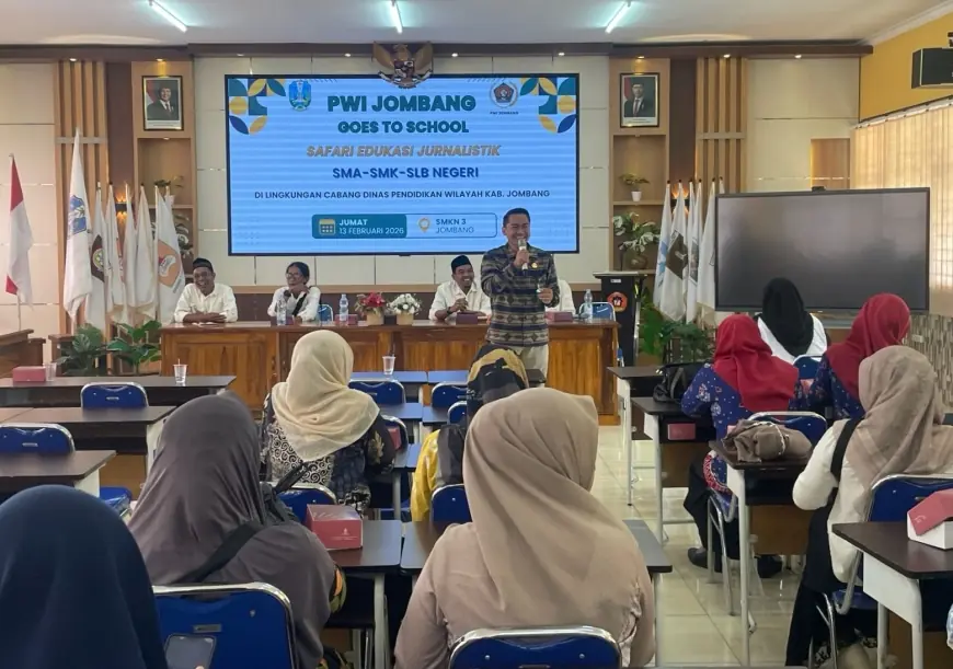 PWI Jombang Gelar Safari Edukasi Jurnalistik di Sekolah, Beberkan Kiat Hadapi Oknum Mengaku Wartawan