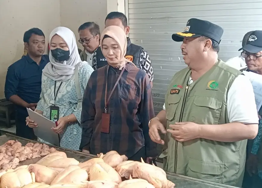 Harga Daging Ayam Merangkak Naik Jelang Ramadan di Pasar Tradisional Jombang