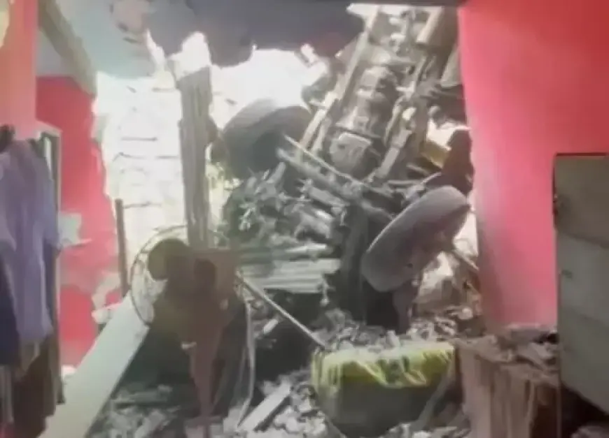 Truk Bermuatan Batako Tabrak Rumah di Blitar, Diduga Akibat Rem Blong