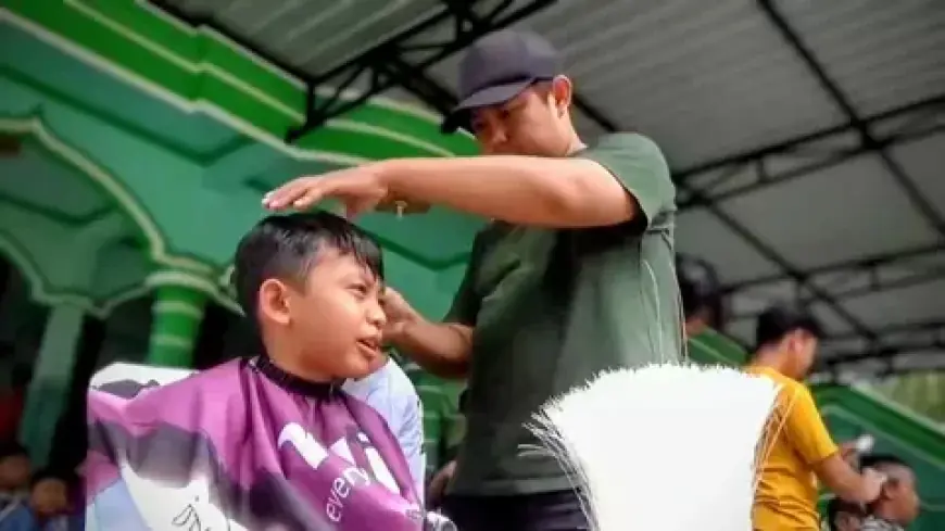 Tradisi Bersih Masjid dan Cukur Massal Tandai Persiapan Ramadan di Ngawi