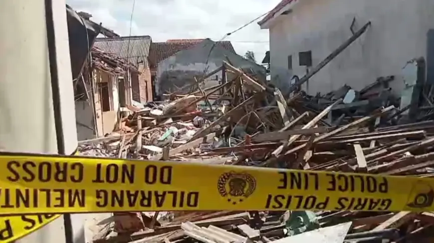 Tim Gegana Sterilisasi TKP Ledakan Petasan di Situbondo