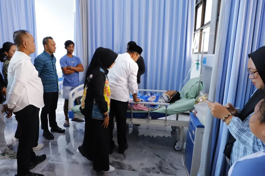 Wali Kota Batu Nurochman Takziah dan Jenguk Korban Kecelakaan Maut di Jalan Pattimura