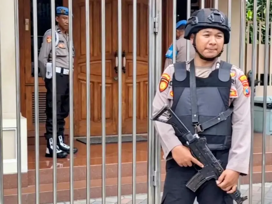 Bareskrim Sita Kiloan Emas Batangan dan 4 Kontainer Barang Bukti Usai Geledah Rumah di Surabaya