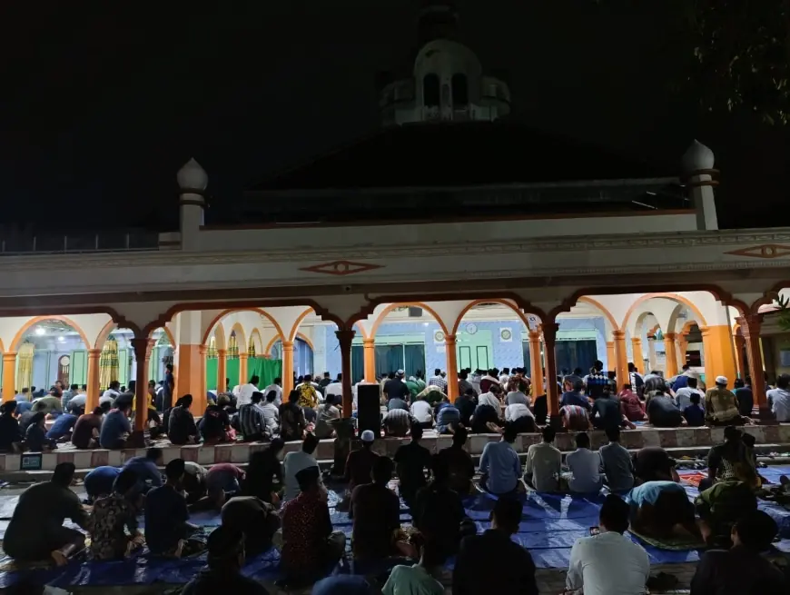 119 Tahun Tak Pernah Sepi, Salat Tarawih 10 Menit Pondok Mantenan Jadi Magnet Jemaah