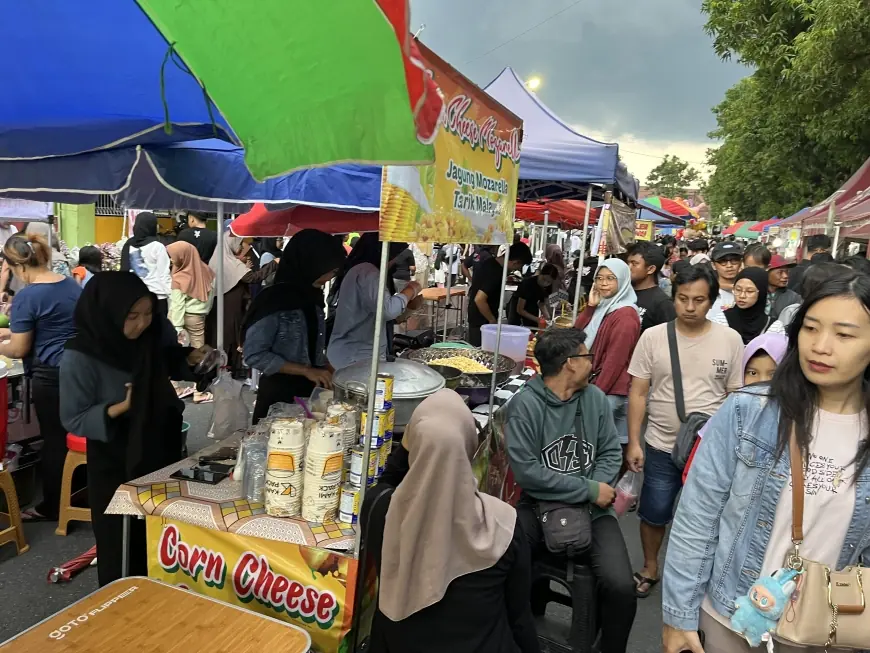 Ratusan Pedagang Serbu Jalan Kenanga, Bazar Takjil Ramadan Kota Blitar Disesaki Pemburu Hidangan Buka Puasa