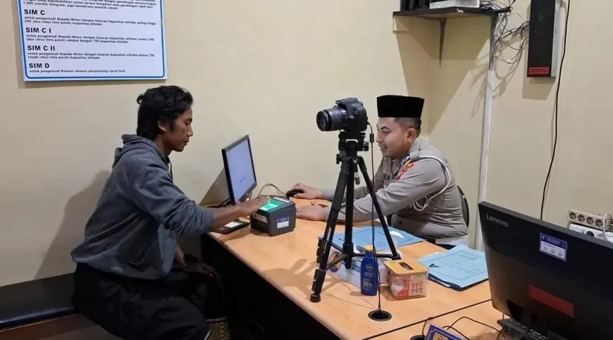 Datang Urus SIM di Kota Blitar, Disambut Nuansa Ramadan