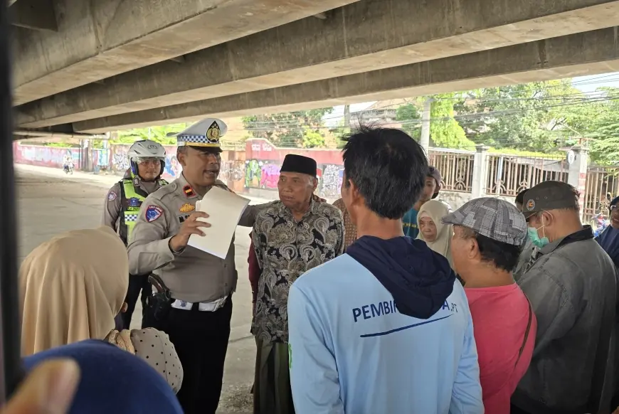 Aksi Unik Satlantas Jombang, 25 Pelanggar Lawan Arus Disanksi Doa Bersama