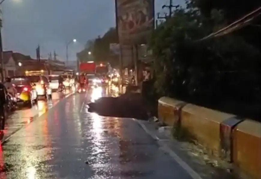 BREAKING NEWS: Jembatan Sentong Bondowoso Ambrol Separuh, Akses Penghubung ke Jember Berpotensi Ditutup Total