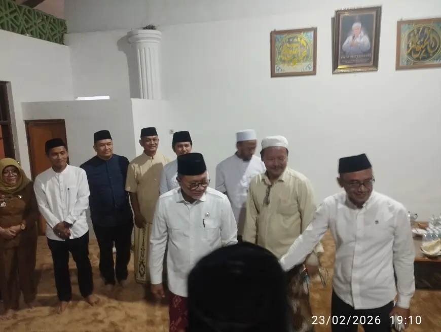 Kunjungi Ponpes di Malang Zulhas dan Emil Dardak Pastikan MBG Tetap Jalan