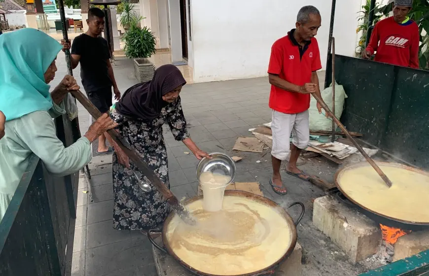 Tradisi Bubur Suro di Tuban Kembali Digelar, Warga Antre Sejak Sore