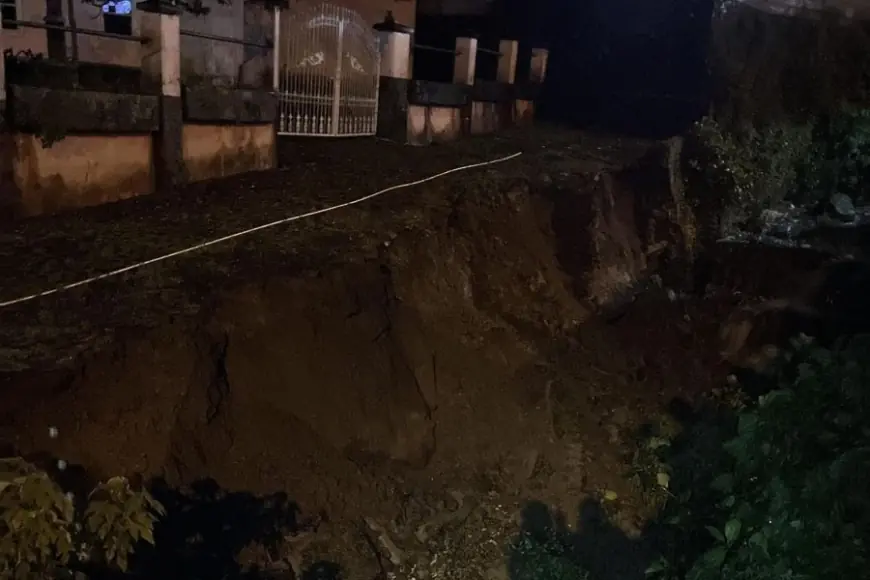 Penyangga Tanah Akses Wisata Padusan Ambrol, Warga Diminta Waspada