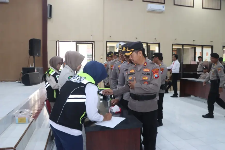 Polres Blitar Kota Gelar Tes Urine 93 Personel, Satu Polisi Positif