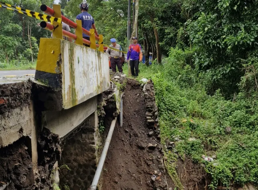 Longsor Rusak Parapet Jembatan Kauman di Jalur Bondowoso–Jember, BPBD Pastikan Tak Ada Korban