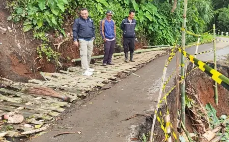 Tanjakan Desa Taji Jabung Malang Longsor 15 Meter, Mobil Tak Bisa Melintas
