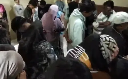 30 Pebalap Sepeda Ontel Liar di Bawean Gresik Dirazia Polisi, Dihukum Sungkem ke Orang Tua