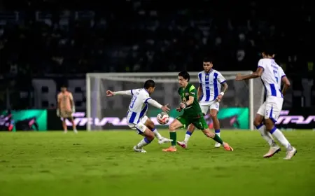 Empat Gol Tercipta di GBT: Persebaya Surabaya dan Persib Bandung Berbagi Poin