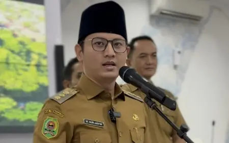 Umroh di Tengah Ketegangan Timur Tengah, Bupati Trenggalek Tertahan di Arab Saudi