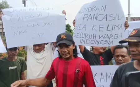 Warga Dusun Bandung Nganjuk Tanam Pohon Pisang dan Lepas Lele di Jalan Rusak