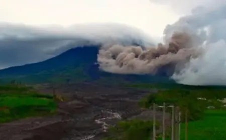 Semeru Siaga, Warga Diminta Tinggalkan Zona Bahaya