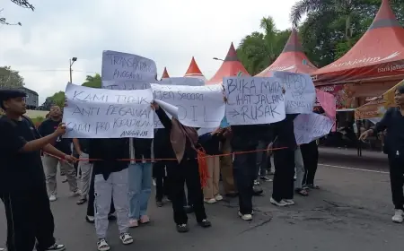 Puluhan Mahasiswa Demo di Kantor Bupati Bondowoso, Ini Tuntutannya