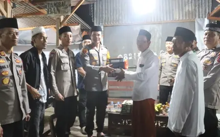Antisipasi Aksi Kriminal di Bulan Ramadan, Polres Probolinggo Kota Bagikan Senter ke Petugas Satkamling